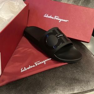 Salvatore Ferragamo Originals Men’s size 9M Syntetic Sandals-Brand New